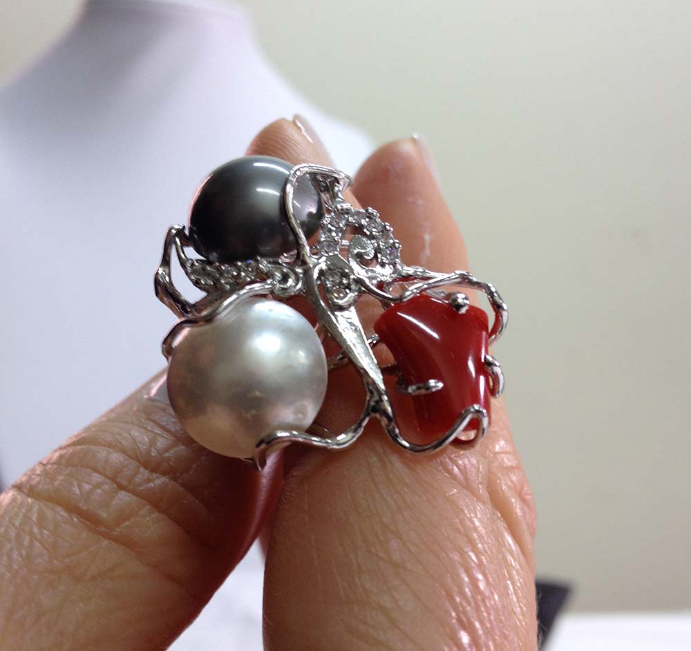 Anello in argento 925 con perle e corallo