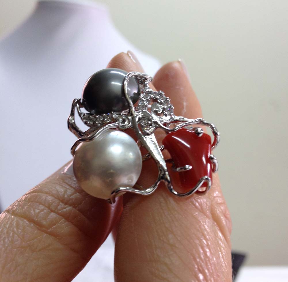 Anello in argento 925 con perle e corallo