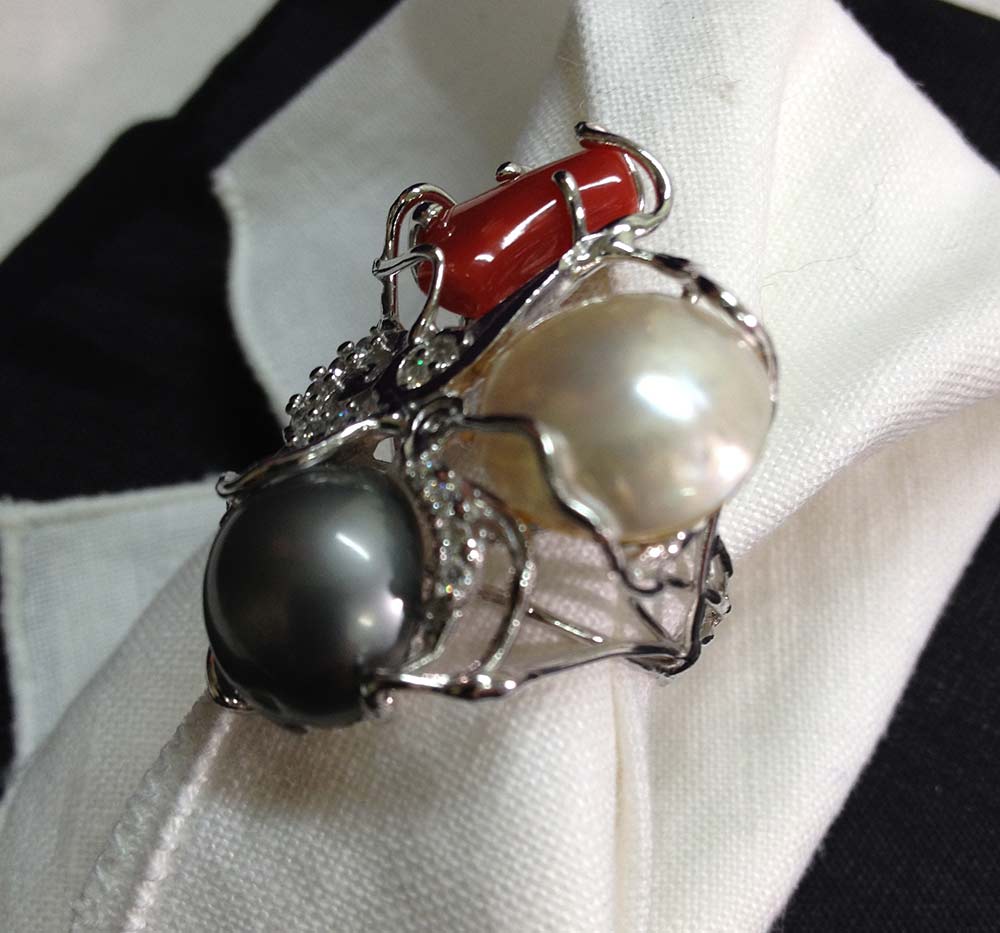 Anello in argento 925 con perle e corallo