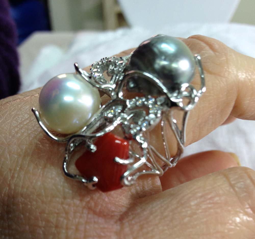 Anello in argento 925 con perle e corallo