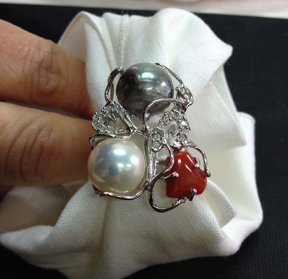 Anello in argento 925 con perle e corallo