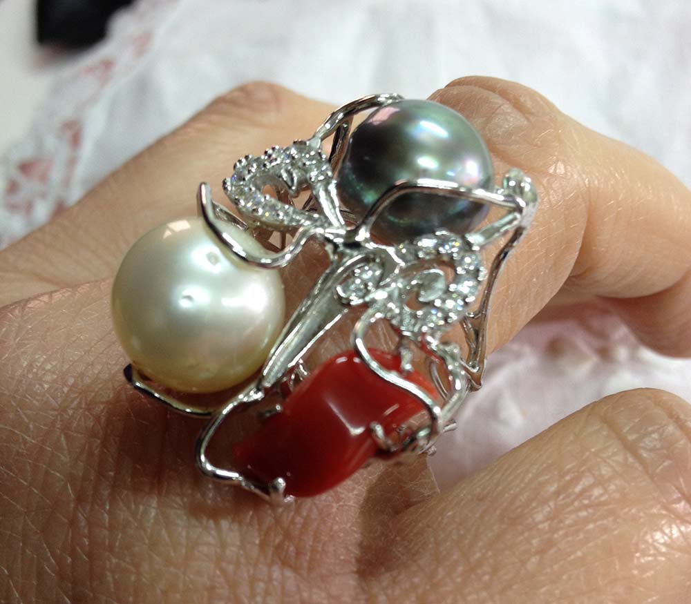 Anello in argento 925 con perle e corallo