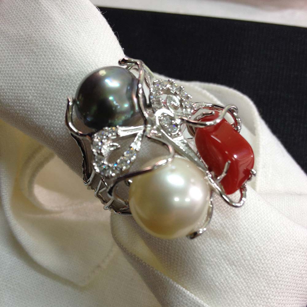 Anello in argento 925 con perle e corallo