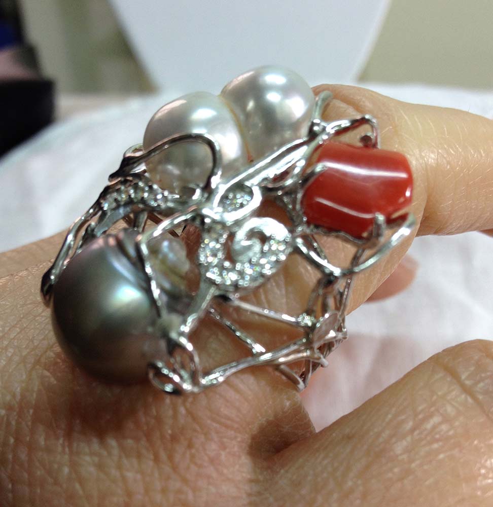 Anello in argento 925 con perle e corallo