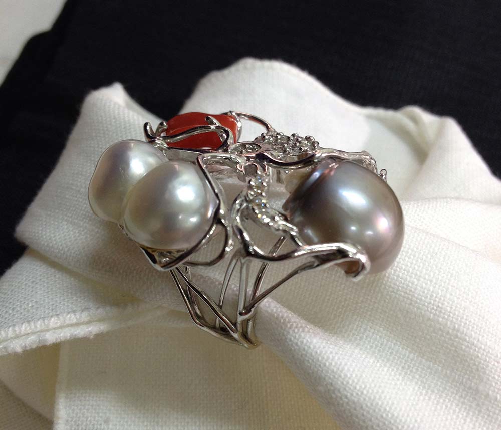Anello in argento 925 con perle e corallo
