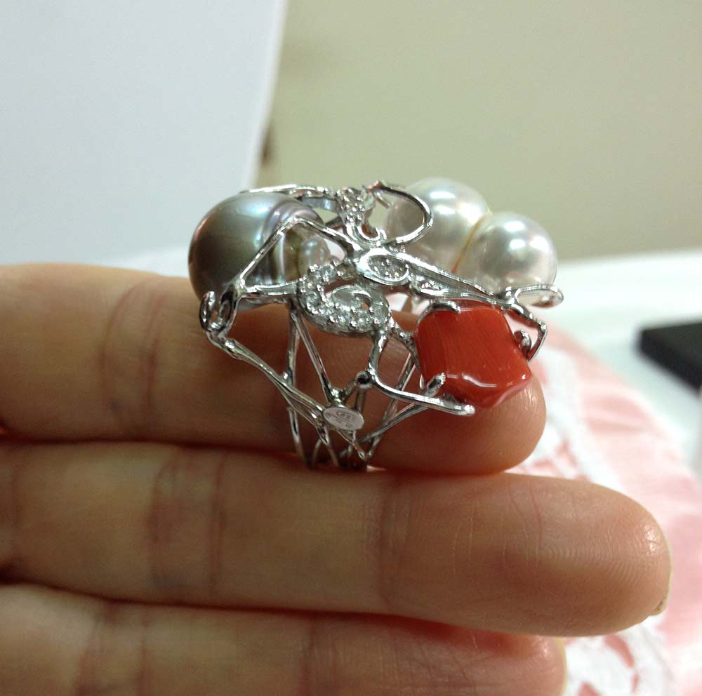 Anello in argento 925 con perle e corallo