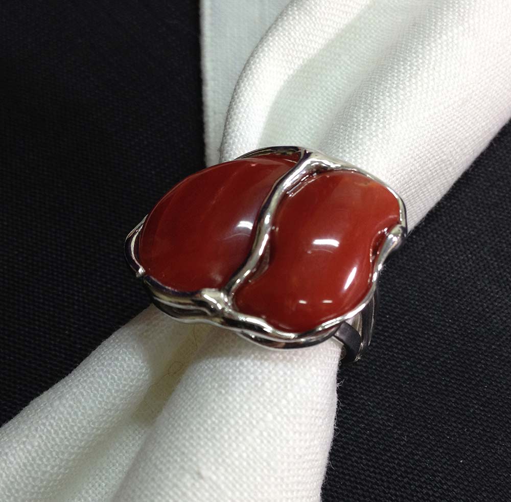 Anello in argento 925 con sassi di corallo