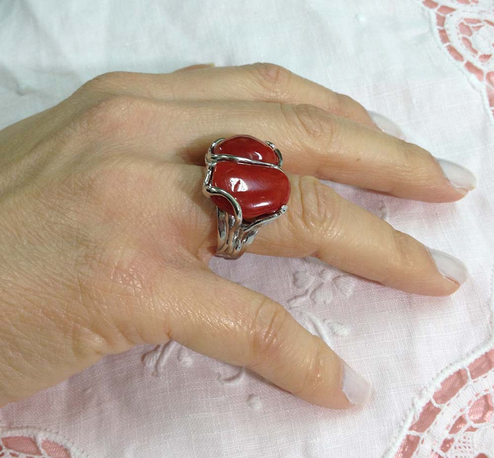 Anello in argento 925 con sassi di corallo