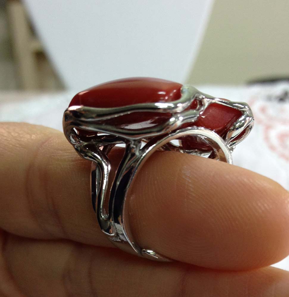 Anello in argento 925 con sassi di corallo