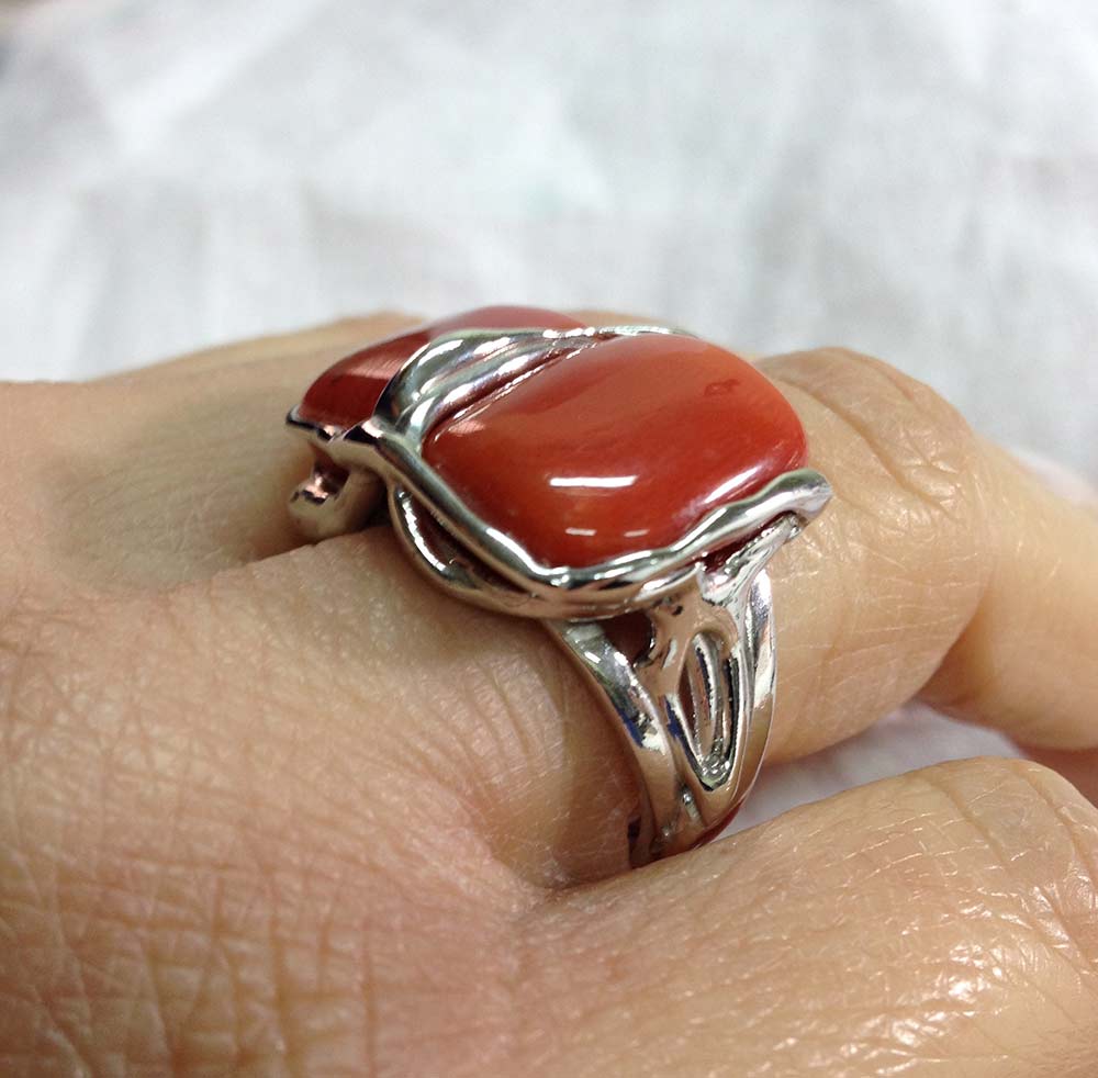 Anello in argento 925 con sassi di corallo