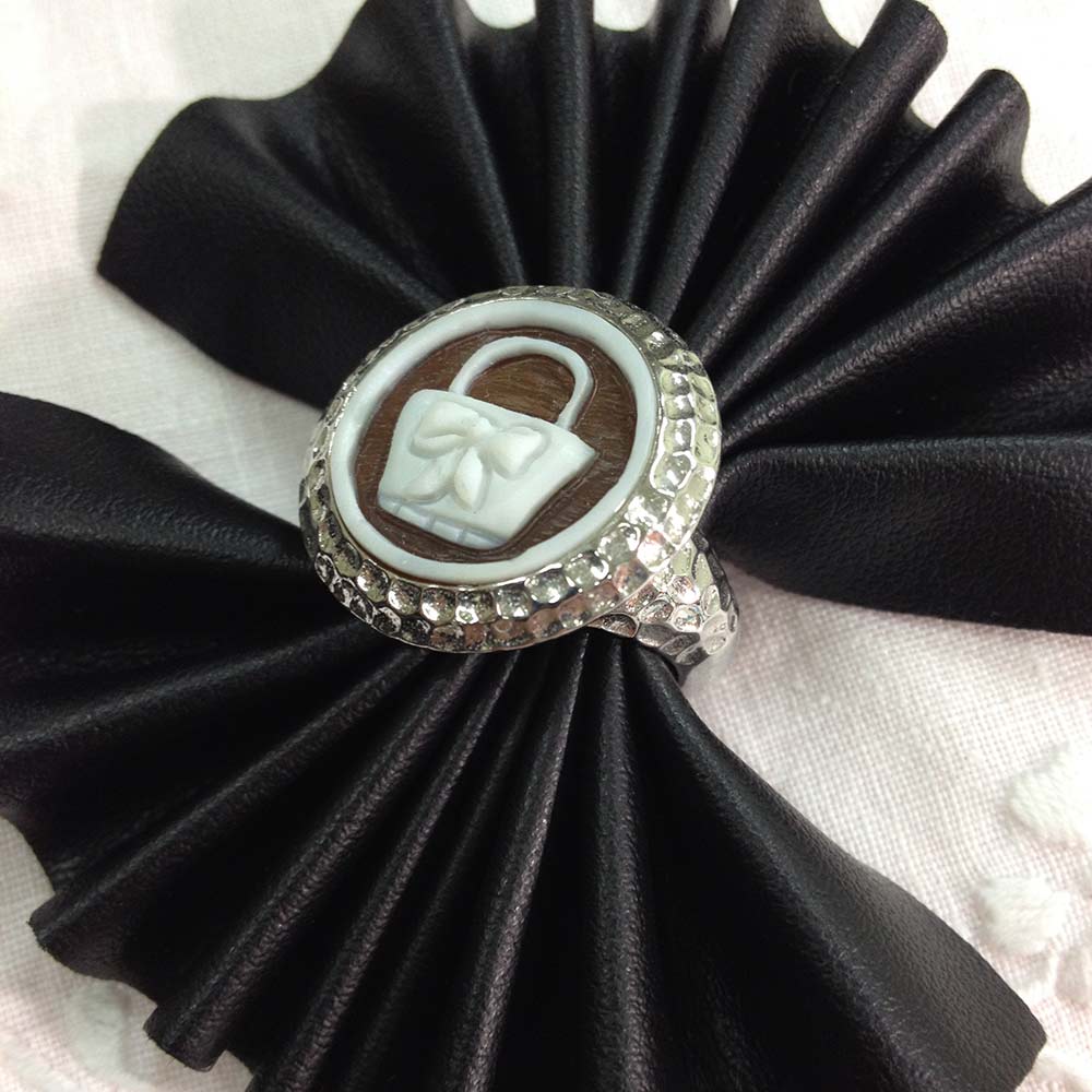 Anello in argento 925 con cammeo borsetta