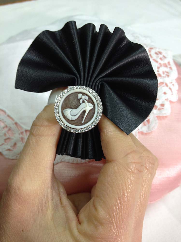 Anello in argento 925 con cammeo scarpetta