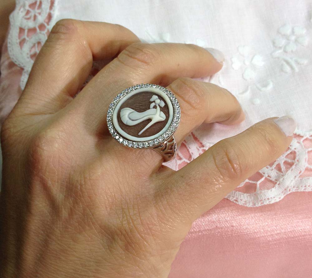 Anello in argento 925 con cammeo scarpetta