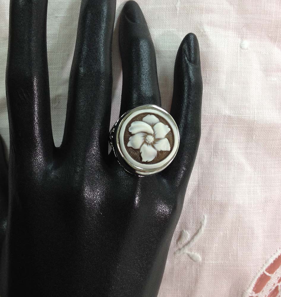 Anello in argento 925 con cammeo fiore
