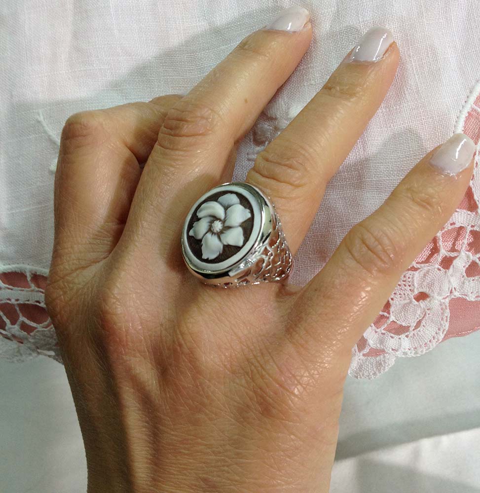 Anello in argento 925 con cammeo fiore