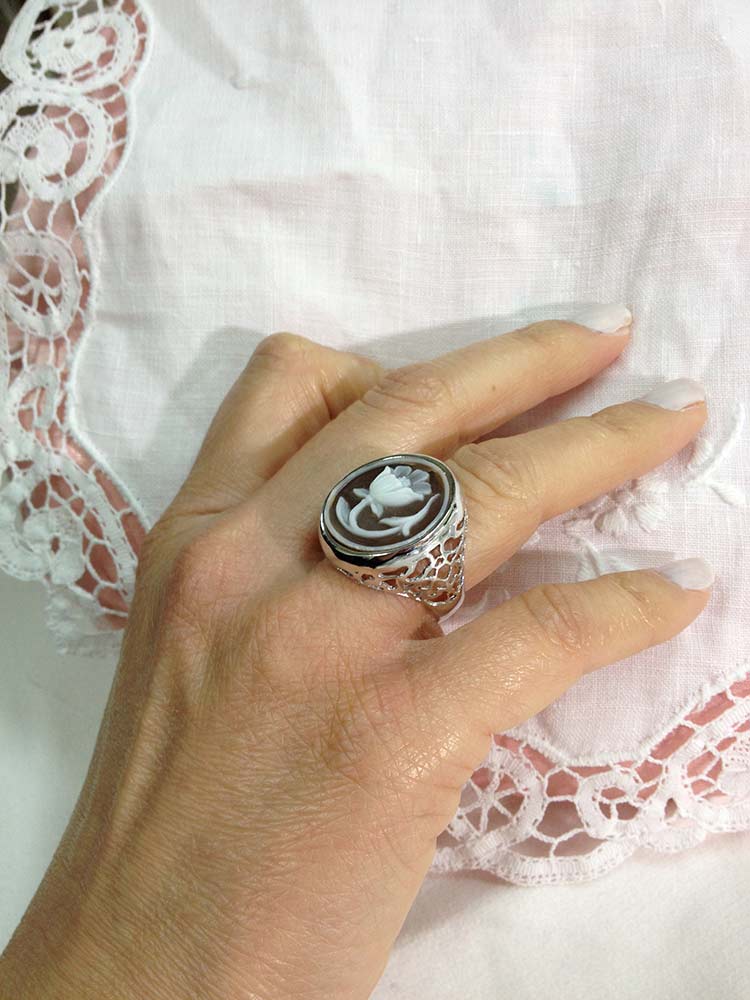 Anello in argento 925 con cammeo fiore