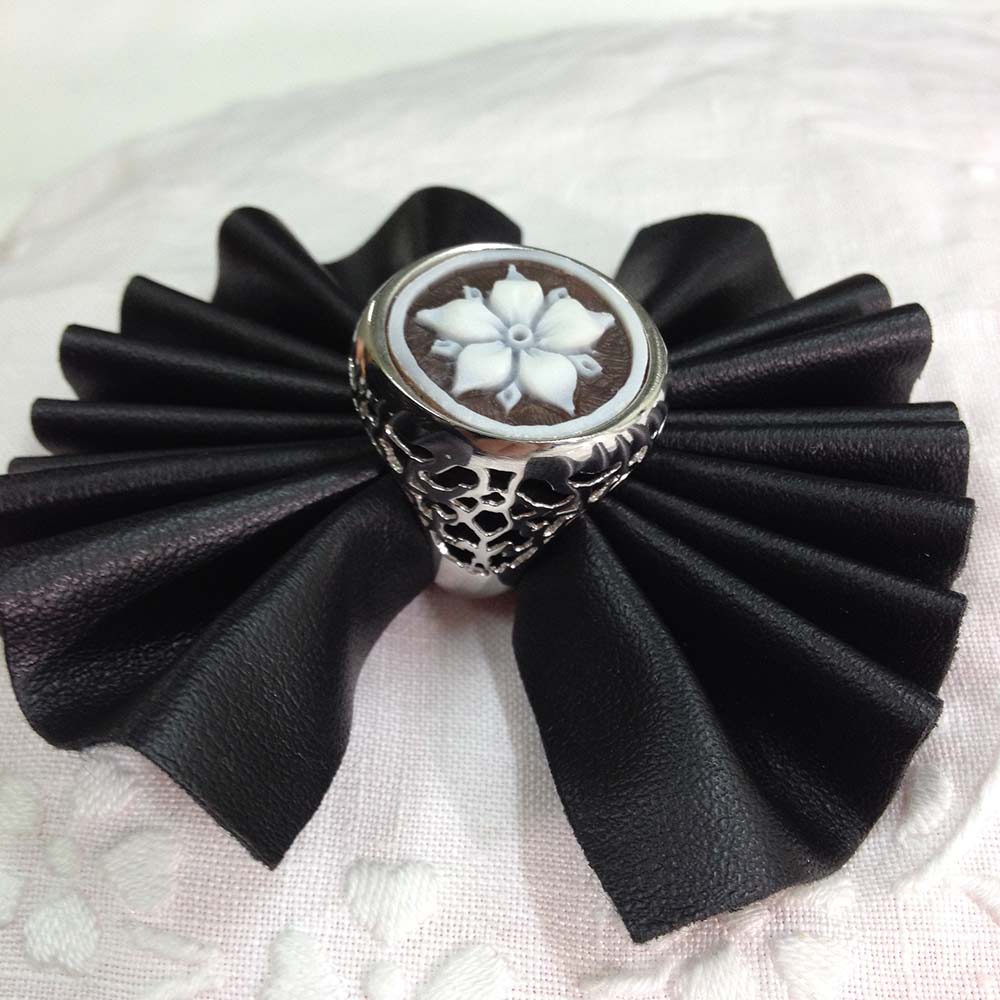Anello in argento 925 con cammeo fiore