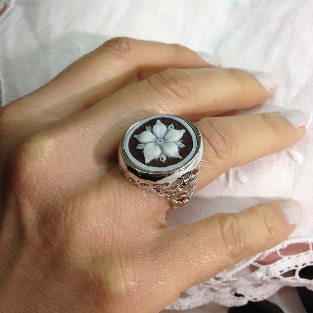 Anello in argento 925 con cammeo fiore