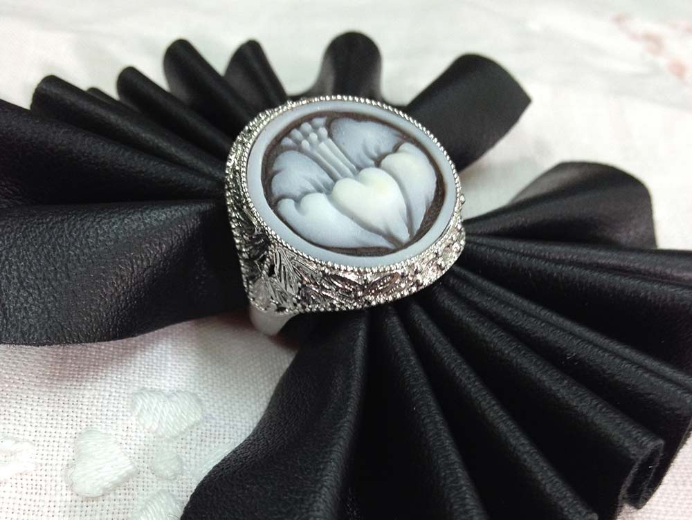 Anello in argento 925 con cammeo fiore