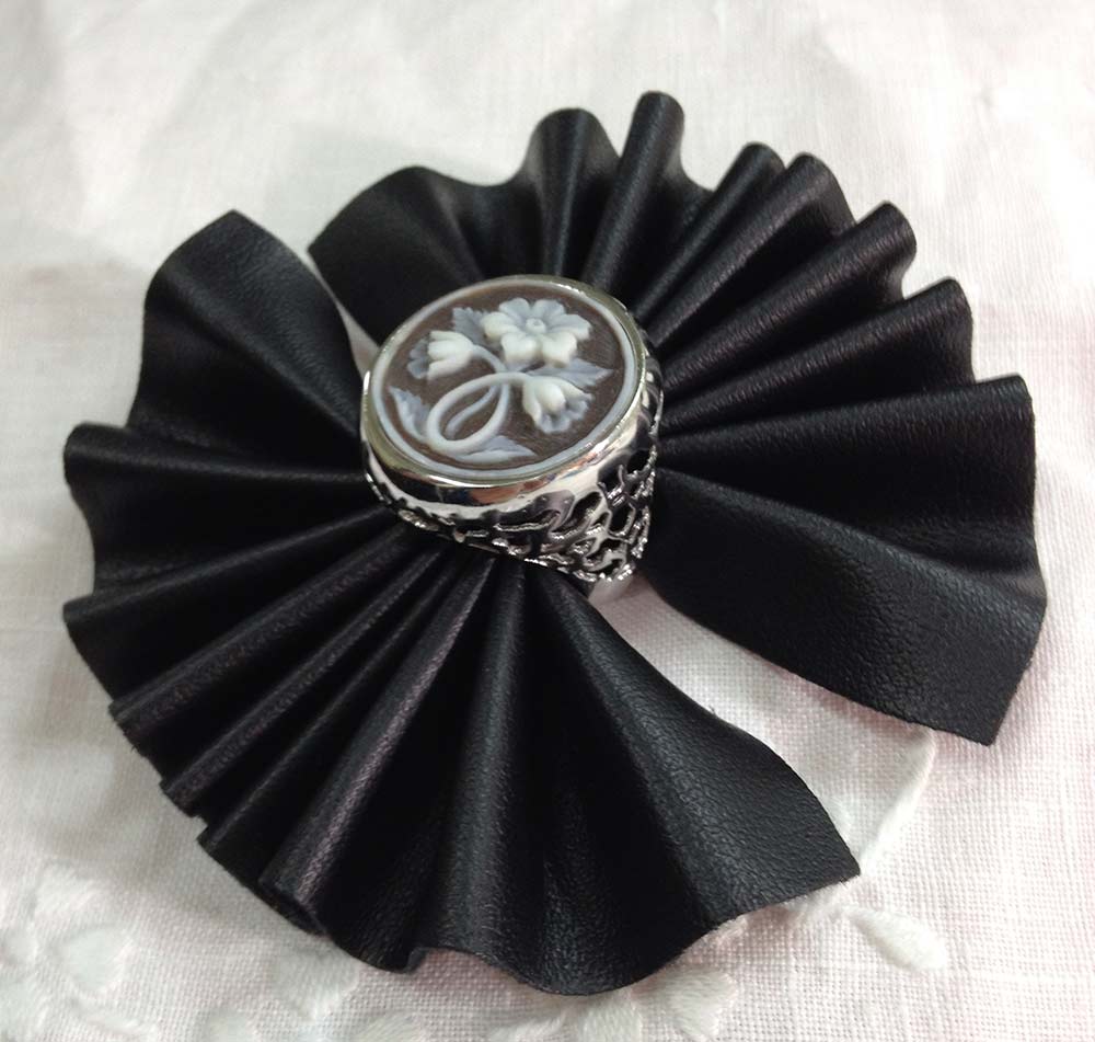 Anello in argento 925 con cammeo fiore