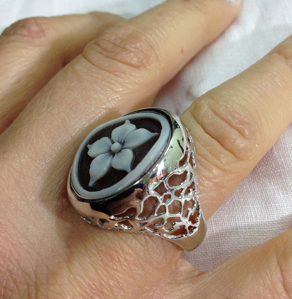 Anello in argento 925 con cammeo fiore