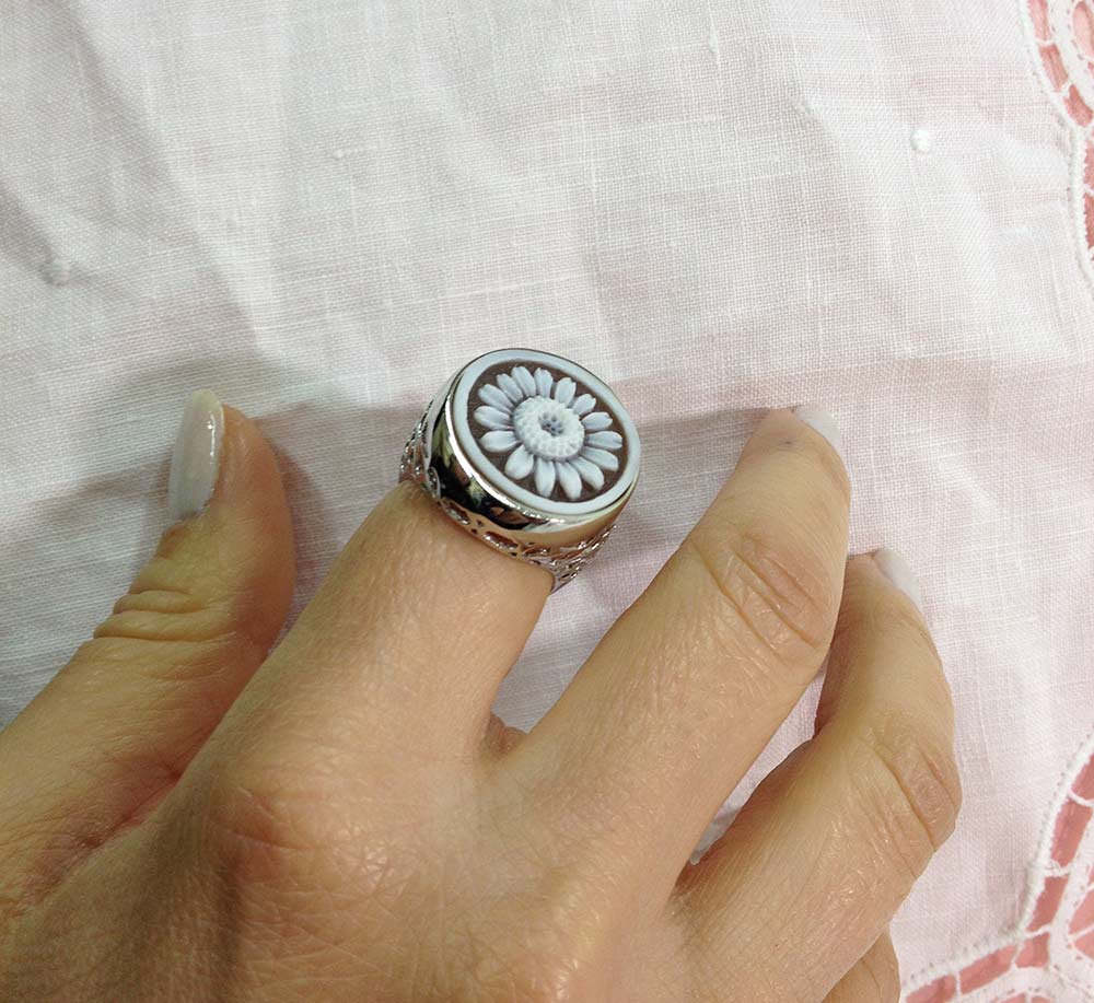 Anello in argento 925 con cammeo fiore