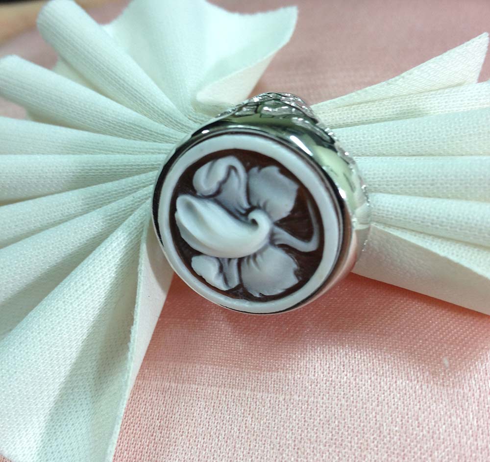 Anello in argento 925 con cammeo fiore